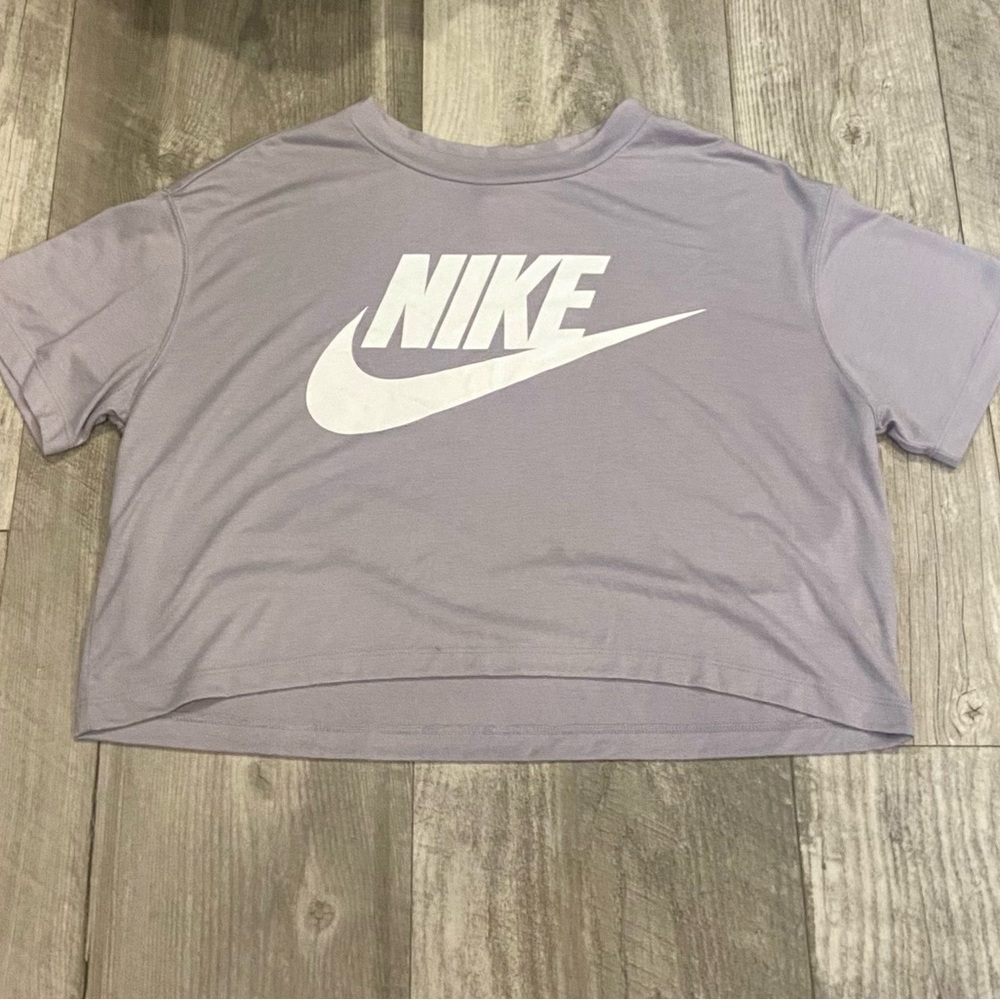 NIKE Women’s Crop Top Size Large Light Gray and White